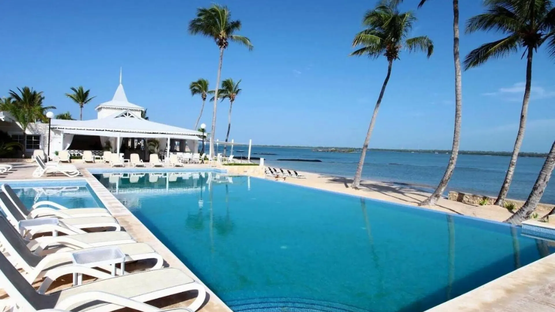 Elegant, Modern Style Villa In Playa Nueva Romana2 Boca del Soco
