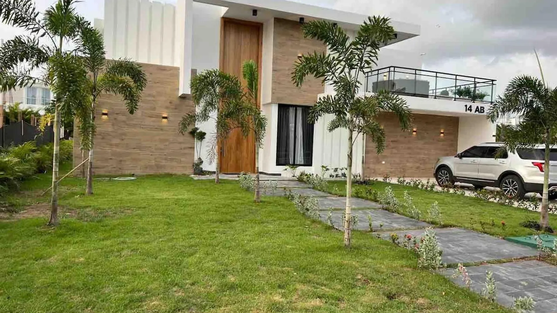 Elegant, Modern Style Villa In Playa Nueva Romana2 Boca del Soco